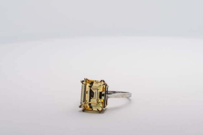 Bague Zircon Jaune de Synthèse Taille Emeraude 12 x 10 mm