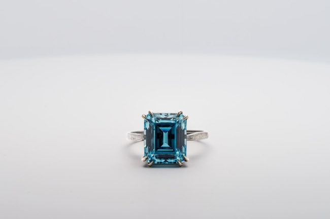 Bague Zircon Bleu de Synthèse Taille Emeraude 12 x 10 mm