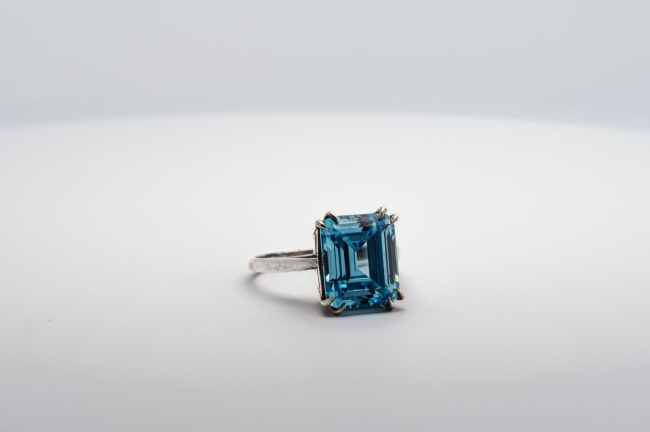 Bague Zircon Bleu de Synthèse Taille Emeraude 12 x 10 mm