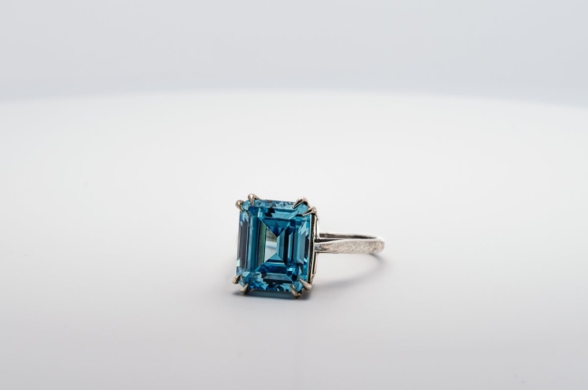 Bague Zircon Bleu de Synthèse Taille Emeraude 12 x 10 mm