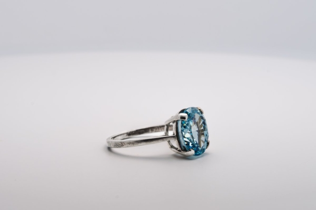 Bague Zircon Bleu de Synthèse Taille Ovale 12 x 10 mm