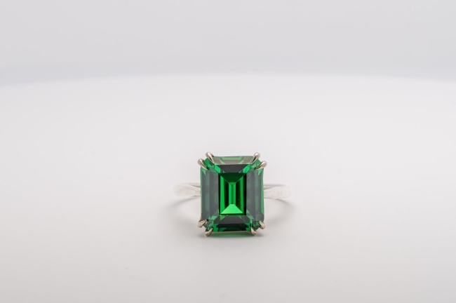 Bague Zircon Vert de Synthèse Taille Emeraude 12 x 10 mm