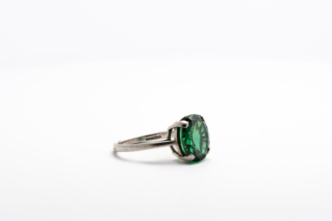 Bague Zircon Vert de Synthèse Taille Ovale 12 x 10 mm