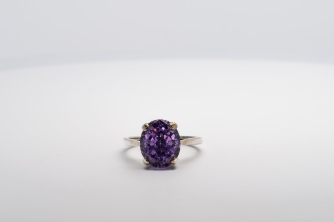 Bague Zircon Violet de Synthèse Taille Ovale 12 x 10 mm
