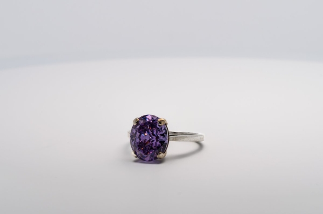 Bague Zircon Violet de Synthèse Taille Ovale 12 x 10 mm