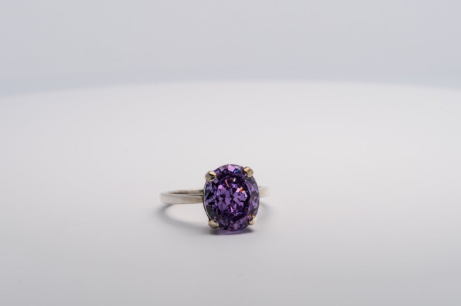 Bague Zircon Violet de Synthèse Taille Ovale 12 x 10 mm