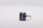 Bague Zircon Violet de Synthèse Taille Emeraude 12 x10 mm